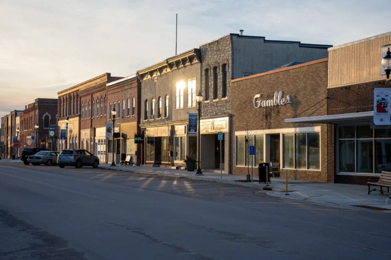 Empty Storefronts Don't Happen Overnight: How to Spot a Struggling Local Business Before It's Gone
